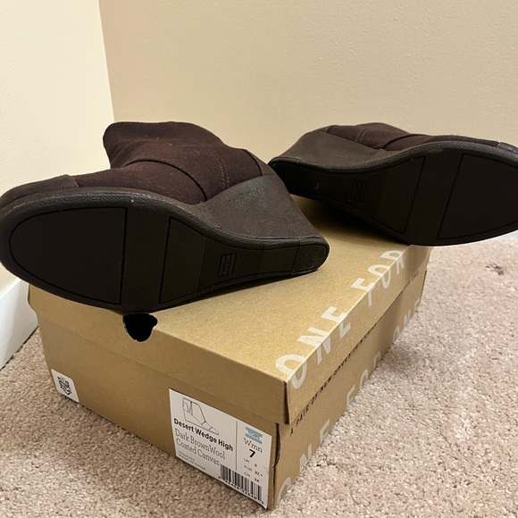 TOMS Desert Wedge High Dark Brown Wool Coated Canvas Booties Sz7 - Picture 2 of 5